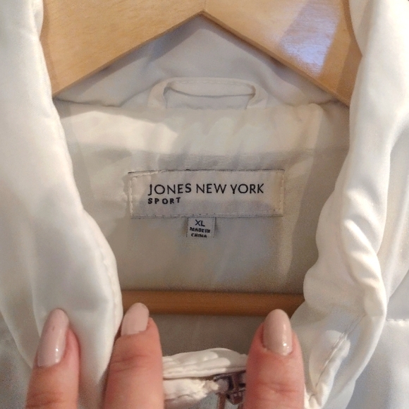 NWT Jones New York Sport Puffy Vest - Picture 7 of 7